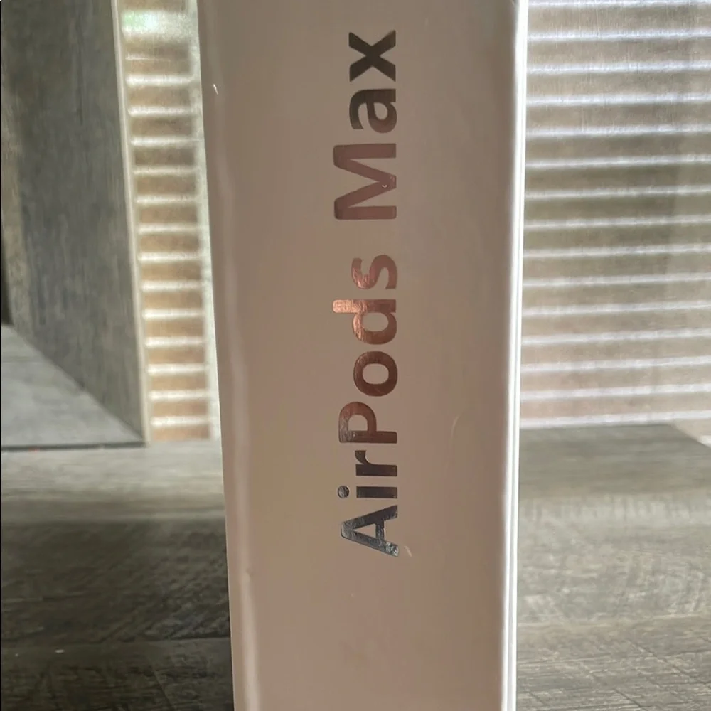 Apple AirPods Max in White and Silver